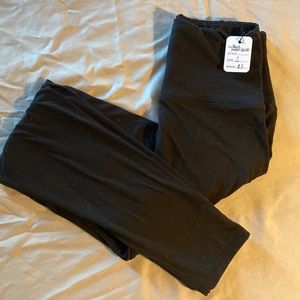 Black, skinny legging.